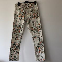 New Without Tags Citizens Of Humanity Mandy High Waist Retro Slim Roll Up Jeans. Size: 30. Never Worn! Beige Cotton Bottoms With Floral Print, Cream Floral Print Bottoms For Spring, Spring Floral Print Cream Bottoms, Mid-rise Cotton Floral Print Bottoms, Mid-rise Cotton Bottoms With Floral Print, Mid-rise Floral Print Cotton Bottoms, Trendy White Floral Print Pants, Mid-rise Floral Print Pants For Spring, White Floral Print Jeans For Spring