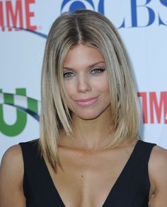 Annalynne Mccord Hair, Juliette Porter, Jennifer Aniston Hair Color, Annalynne Mccord, Jennifer Aniston Hair, Medium Bob Hairstyles, Press Tour, Blonde Bobs, Haircuts For Long Hair