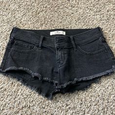 Size 3 Hollister Shorts! New, Never Worn Without Tags! Perfect For The Hot Summer Clothes Coquette, Cutoff Shorts, Hollister Shorts, Denim Cutoff Shorts, Denim Cutoffs, Tokio Hotel, Cut Off Shorts, Percy Jackson, Jeans Shorts