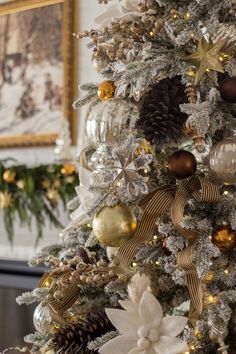 a decorated christmas tree with gold and white ornaments