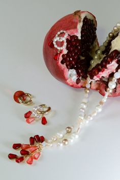 Pomegranate Necklace, Pomegranate Seeds, Funky Jewelry, Jewelry Lookbook, 가을 패션, Jewelry Inspo, Dream Jewelry, Pretty Jewellery, Cute Jewelry