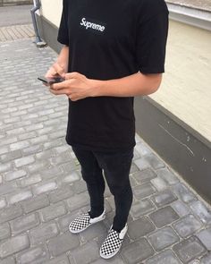 Vans Checkerboard Outfit, Checkered Vans Outfit, Vans Outfit Men, Estilo Vans, Sneaker Outfits, Sneaker Trend, Vans Outfit, Cheap Kids Clothes