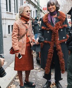 Bettina Oldenburg and Gimeno Brugada looking stylish as usual. Photography: Phil Oh Modern Womens Fashion, 30s Fashion, Tokyo Street Style, Oldenburg, Quirky Fashion, Older Fashion