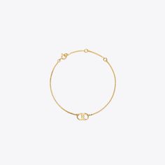 Empowering women. Made of fine silver or gold vermeil chain and detailed with a Gemini Link charm, our bracelet symbolizes a shared bond and the impact of collaboration. 100% of net proceeds benefit the Tory Burch Foundation, which supports women entrepreneurs with access to capital, education, digital resources and a networking community. Whether you wear one or share one, join us in our mission to empower women and women entrepreneurs. Tory Burch Bracelet, The Embrace, Gold Bracelet Chain, Women Supporting Women, Fine Silver, Spring Rings, Delicate Bracelet, Bracelet Designs, Chain Bracelet