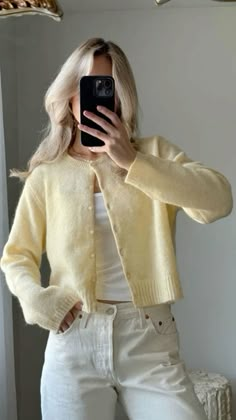 Shabby Chic Outfits, Adrette Outfits, Stile Blair Waldorf, Look Legging, Fest Outfits, Skandinavian Fashion, Áo Len Cardigan, Uni Outfits, Yellow Cardigan