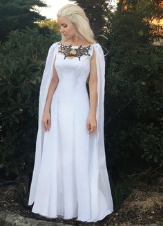 Khaleesi Halloween Costume, Khaleesi Costume, Game Of Thrones Halloween, Daenerys Targaryen Costume, Game Of Thrones Dress, Medieval Wedding Dress, Got Costumes, Game Of Thrones Costumes, Medieval Wedding