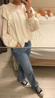 Madrid Outfits, Vsco Outfits, Outfit Blouse, Trendy Outfit Inspo, Stockholm Style, Uni Outfits, 1990's Fashion, Blouse Jeans, Stockholm Fashion