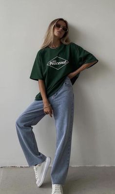 Cute Low Effort Outfits, Style Stockholm, Oversize Tshirt Outfits, Outfit Aesthetic, Mode Inspo, Tshirt Outfits, 로고 디자인, Looks Style, Mode Inspiration