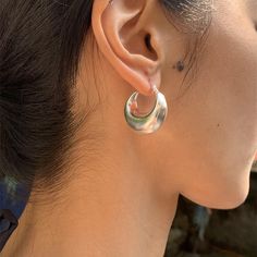 Brand Name: aomuMaterial: MetalOrigin: Mainland ChinaCN: ZhejiangMetals Type: aluminium alloyEarring Type: Hoop EarringsShape\pattern: RoundFine or Fashion: FashionGender: WomenModel Number: earringsItem Type: EarringsSize (Length * Width): 20mm * 15mmStyle: Hyperbole Geometric Bracelet, French Retro, Friend Bracelets, Retro Geometric, Star Bracelet, Bead Charm Bracelet, Big Earrings, Trendy Jewelry, Gold Set