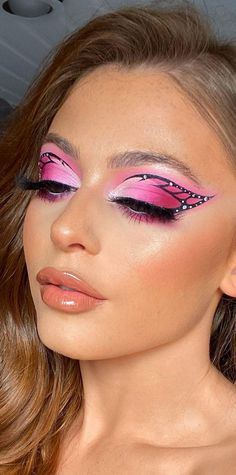 Girly Halloween Makeup Ideas, Eye Makeup For Butterfly Costume, Makeup Ideas For Butterfly Costume, Butterfly Makeup Inspiration, Butterfly Make Up Look, Pink Butterfly Eyeshadow, Pink Butterfly Eye Makeup, Pink Butterfly Makeup Look, Purple Butterfly Eye Makeup