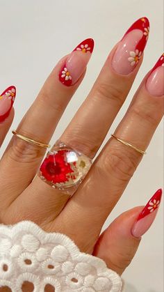 Brighten up your look with our collection of cute summer nails! From sunny yellows to ocean blues perfect for beach days! Red Flower Nails, Nails Summer Flowers, Red Nails Summer, Floral Nail Designs, Flower Nail Designs, Studded Nails, Floral Nail Art, Cute Summer Nails, Nails 2023