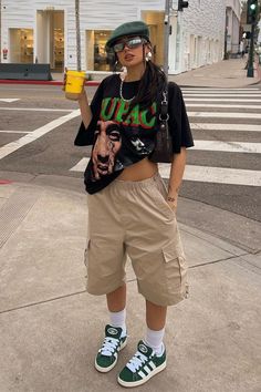 Camp Flog Gnaw Outfits Women, Camp Flog Gnaw Outfits, Graffiti Photoshoot, Look Hip Hop, 2000s Theme, Formal Fits, 90s Birthday, Fashion 60s