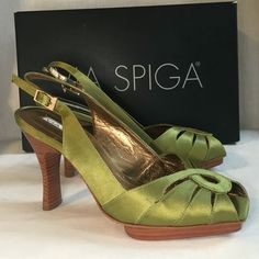 New Without Tags, Never Worn! Sling Back, Open Toe, Stacked Heel Sandal In Kiwi Green Satin. Size 7.5. Heel Height 3.5 Inches, Including 1/2 Inch Platform. Green Open Toe Heels For Formal Occasions, Green Ankle Strap Slingback Sandals For Party, Green Formal Slingback Sandals For Spring, Green Sandals With Removable Insole For Party, Green Slingback Sandals For Spring Party, Green Slingback Sandals For Evening In Spring, Spring Green Slingback Sandals For Party, Green Slingback Pumps For Summer Formal Events, Green Slingback Pumps For Formal Summer Events