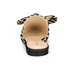 These flats' slide mules feature a pointed-toe design and decorative stripe printed with a bow. Great with shorts or chinos for a relaxed look. These Flats feature a pointed-toe, slip-on style finished for a bit of eye-catching movement every time you take a step. The simple silhouette and comfort make these flats a perfect everyday essential to pull together any outfit. It is a good choice for Parties, Offices, Casuals, Evenings, and Weekends. Casual Summer Flats With Bow, Casual Flat Mules For Day Out, Mule Flats, Bow Slides, Closed Toe Shoes, Simple Silhouette, Rubber Heels, Toe Designs, Black 7