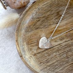 This custom heart nose fingerprint pendant made from recycled 925 silver with 14K gold plating is the perfect gift for her. It combines the beauty of a piece of jewelry with the personal note of a fingerprint. As a unique piece of jewelry, it is ideal as a keepsake jewelry or as a gift. This necklace for women is a personal and individual gift idea that holds the special moment. The necklace can be personalized with an individual fingerprint, a paw print or even the nose of a loved one. To desig Fingerprint Pendant, Dog Nose Print, Fingerprint Heart, Dog Loss Gift, Dog Loss, Dog Nose, Keepsake Jewelry, Pet Necklace, Dog Mom Gifts