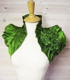 <3 Green Bolero, Mode Steampunk, Romantic Aesthetic, Mannequin Dress, Shoulder Wrap, Silk Wrap, Fantasy Clothing, Apple Green, Steampunk Fashion