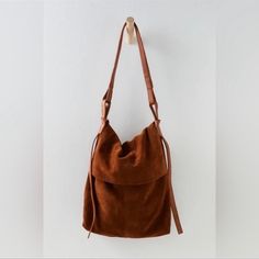 Nwt Free People Roswell Slouchy Suede Messenger Bag Brand New With Tags Still In The Bag!! Gorgeous Suede Bag! Color: Congac Oversized Can Be Worn As A Crossbody Or Shoulder Bag! Love The Suede! Slouchy Purse, Cool Messenger Bags, Hand Bags For Women, Free People Bags, Diy Leather Bag, Boho Purses, Boho Bags, Brown Shoulder Bag, Beautiful Handbags