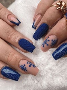 January Nail Designs Almond Shape, Blue Christmas Nails, Nails Grunge, Sweater Nails, Nails Winter, Snowflake Nails