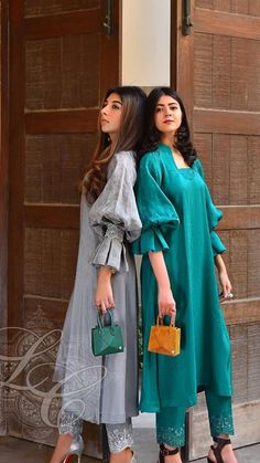 Kurti Sleeves Design Latest, Kurtis With Plazo, Casual Kurti Designs, Long Kurti With Jeans, Jeans Kurti, Designs Kurti, Kurti With Jeans, डिजाइनर कपड़े, Kurtis Design