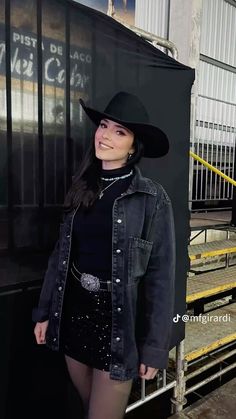 Winter Cowboy Outfits For Women, Western Elegant Outfits, Alt Cowgirl Outfits, Elegant Western Outfits, Goth Cowgirl Outfit, Country Inspired Outfits, Cowgirl Winter Outfits, Cowboy Hat Outfit Woman, Winter Western Outfits Women