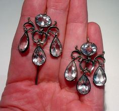 Antique GEORGIAN 14K and Sterling Silver ROCK CRYSTAL GIRANDOLE Pierced Chandelier Riviere Earrings. They measure 1 1/2” long by just over 1” wide and weigh 8 grams. Large 10mm x 8mm faceted oval rock crystal at the top and three dangling pear cut 12mm x 8mm rock crystal stones. 23 TCW. The ear Unusual Vintage Jewelry, Summer Wedding Jewelry, Diamond Cluster Earrings, Sterling Silver Cat, Gemstone Studs, Vintage Jewels, Oxidized Sterling Silver, Rock Crystal, Rose Gold Earrings