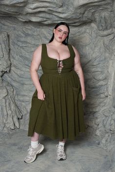 B Belly Outfits, Chubby Reference, Farm Chores, Structured Skirt, History Bounding, Flower Princess, Plus Size Beauty, Curvy Girl Outfits, Curvy Outfits