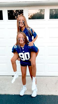 Football Halloween Costume, Fun Halloween Outfits, Preppy Halloween, Halloween Duos, Spirit Week Outfits, Cute Group Halloween Costumes, Classy Halloween Costumes, Bff Halloween Costumes