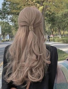 Ash Brown Hair With Golden Highlights, Cool Light Hair Color, Korean Light Hair Color, Korean Light Hair, Bubble Milk Tea Hair Color, Ash Colored Hair Blonde, Korean Hair Inspiration, Light Beige Hair Color, Hair Colour Korean Style