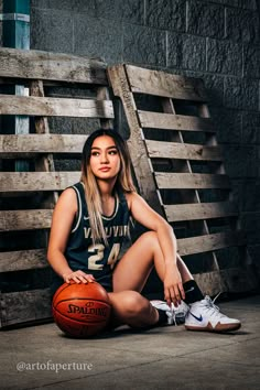 Basketball Photography Poses, Athletic Pictures, Senior Photoshoot Poses, Senior Photography Poses