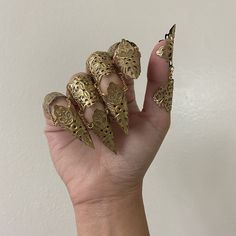 Gold Dragon Claws // Nail Armor // Set of 5 | Etsy Golden Armor Aesthetic, Gold Armor Aesthetic, Fantasy Gold Jewelry With Dragon Design, Dragon Claw Gloves, Metal Claws Gloves, Nail Armor, Vampire Jewelry, Halloween Ring, Full Finger Rings