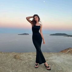 Pose Ideas Instagram Standing Dress Long, How To Pose In A Maxi Dress For Pictures, Poses On Bodycon Dress, Bodycon Dress Photoshoot Poses, Photoshoot Ideas Long Dress, Poses In Maxi Dress, Black Dress Beach Photoshoot, Long Dress Picture Poses, Poses In Bodycon Dress