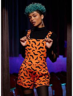 Create a new Halloween look with these orange shortalls featuring a black bats print all over and adjustable straps. Hot Topic Halloween, Halloween Fashion Outfits, Black Fishnet Tights, October Outfits, Black Fishnets, Black Bat, Fishnet Tights, Halloween Looks, Halloween Fashion