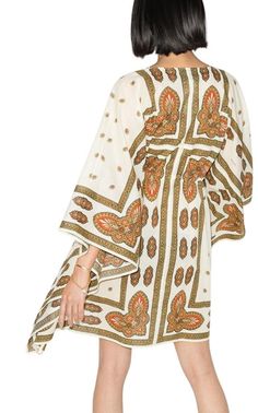 This neutral Gucci floral cotton kaftan dress is crafted in Italy and features a short length, gold and brown paisley print, gold tone buttons at the round neck, a relaxed silhouette with a drawstring waist and wide sleeves. Everything is A-bouquet thanks to this Gucci kaftan.Round neckBatwing sleevesAsymmetric hem Floral printComposition: Cotton 100%Made in Italy Cotton Kaftan Dress, Long Kaftan Dress, Gucci Floral, Brown Paisley, Long Kaftan, Cotton Kaftan, Runway Dresses, Wrap Midi Dress, Luxury Women Fashion