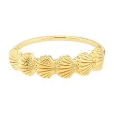 Bring the beauty of the ocean to your fingertips with this stunning 14K yellow gold ring. The six scallop seashells are artfully arranged side by side to create a unique and eye-catching design. Perfect for those who love the beach or have a passion for marine life, this ring is a true statement piece. Its high-quality materials ensure it will last a lifetime and be cherished for generations to come. Product SpecificsAll specifications are approximate and may vary for the same model. Metal Yello Beachy Ring, Scallop Seashell, Seashell Ring, Summer Rings, Europe Fashion, Textured Ring, Yellow Gold Ring, Christmas Wishlist, Side By Side