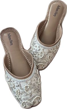 Embellished Flats For Wedding, Traditional Embellished Party Flats, Elegant Transitional Wedding Shoes, Elegant Flat Wedding Shoes For Transitional Season, Transitional Closed Toe Wedding Shoes, Elegant Slip-on Flats For Reception, Handwork Closed Toe Wedding Flats, Wedding Handwork Closed Toe Flats, Elegant Wedding Shoes With Dori Work