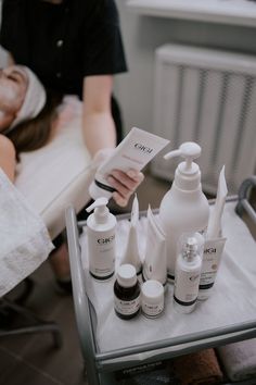 the woman is getting her hair done at the beauty salon and she is laying on the bed