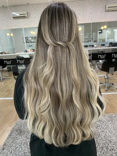 Blonde Hair Goals, Brunette Hair With Highlights, Hair Upstyles, Dark Hair With Highlights, Hair Appointment, Dream Hair, Brunette Hair, Blonde Highlights, Hair Dos