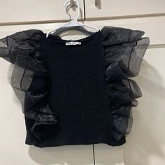 Stretchy Material With Tulle Chic Crew Neck Crop Top For Party, Chic Party Crop Top With Crew Neck, Black Crew Neck Crop Top For Party, Black Sleeveless Trendy Mesh Top, Black Crew Neck Top For Party, Trendy Black Sleeveless Mesh Top, Chic Black Stretch Mesh Top, Chic Black Mesh Top For Summer, Elegant Black Short Sleeve Mesh Top