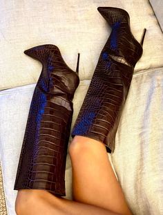 Embossed Boots, Leather Knee Boots, Winter Fashion Boots, Point Shoes, Stiletto Boots, Spike Heels, Beautiful Boots, Long Sweater, Knee High Leather Boots