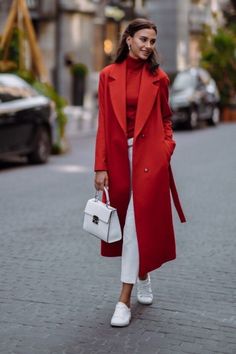 Red Coat Outfit, Chique Outfit, Mode Casual, Red Coat, Coat Outfits, Red Outfit, Colourful Outfits