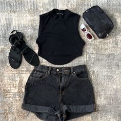 Super Fun And Super Cute! Zara Cropped Top With High Neck And Open Back Detail Casual Crew Neck Tank Top For Night Out, Trendy Zara Crop Top, Edgy Zara Tops For Summer, Edgy Zara Summer Tops, Dark Clothing, Dark Outfits, Strappy Top, Zara Crop Top, Wardrobe Inspiration