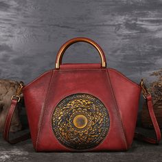 Genuine Embossed Leather Retro Handbag With Totem Pattern Tas Bahu, Retro Handbags, Cowhide Bag, Hobo Crossbody Bag, Lv Bags, Leather Handbags Tote, Designer Handbag, Genuine Leather Handbag, Genuine Leather Bags