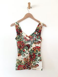 Low back fitted long torso floral tank top. Side zip. Fabric: CottonLabel: Norma KamaliFit: XS Measurements: Bust up to 34” Waist 25" Hips 33" Length 24" Strap drop 4.5" Condition: Excellent Print Tank Top, Long Torso, Norma Kamali, Floral Tank Top, Floral Tank, Floral Print Tops, Printed Tank Tops, Print Tank, Low Back