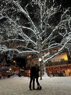 Christmas couple. Christmas tree. Christmas lights. Snow. Leavenworth. Christmas things. Travel. Holiday travel. Christmas town. Couple things. Kiss In Snow, Christmas Romcom Aesthetic, Christmas Lights Couple Pictures, Romantic Christmas Aesthetic, Christmas Romance Aesthetic, Christmas Relationship Aesthetic, Christmas Lights Date, Kissing In The Snow, Christmas Couple Aesthetic