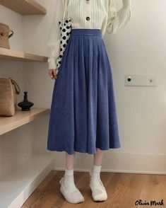 OliviaMark - High-quality Pleated Midi Skirt in Black with Flared A-Line Hem and High-Waist Design Skirts Midi High Waisted, Long Sleeve Sweater Dress, Skirt Skirt, Color Fabric, Pleated Midi Skirt, Types Of Skirts, Olivia Mark, Winter Dresses, Skirt Length