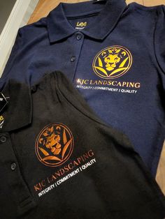 Personalized polo shirt * Order yours today 🔥 * Ships worldwide 🌎 This is a total personalized polo shirt. The logo in picture was made using vinyl technique. Logo design techniques may vary, depending on complexity of image sent. Send us your chest measurement, business logo or image, name of the person or business, design and color pattern style Polo shirt style, brand and material may vary. Usually polo shirts are made of cotton, polyester, spandex or a combination of these. Sizes can vary. A message will sent be to you, the customer, if the shirt does not fit to size. You can also send your chest measurements. Cheap Team Name Polo Shirt For Sports Events, Black Cotton Polo Shirt With Custom Print, Polo Shirt Logo, Style Polo Shirt, Polo Shirt Style, Custom Polo Shirts, Design Techniques, Company Shirts, Image Name