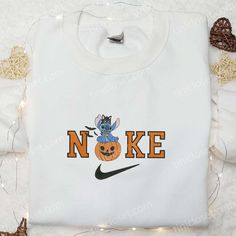 The Nike x Halloween Pumpkin Stitch Embroidered Hoodie is the perfect addition to your spooky wardrobe. With a unique pumpkin Baby Yoda Pumpkin, Yoda Pumpkin, Pumpkin Stitch, Embroidered Apparel, Maroon Hoodie, Halloween Lovers, Pumpkin Sweatshirts, Cartoon Sweatshirts, Disney Sweatshirts