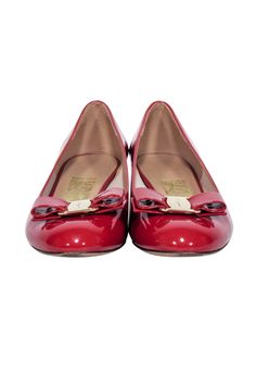 Add a pop of color to your footwear with these ravishing red patent leather "Vara" bow pumps by Ferragamo. Perfect for the office, these basic pumps feature a low block heel and rounded toe, with a playful bow front. Slip these on for a subtle touch of quirkiness in your professional attire! Size 7 Made in Italy Patent Leather Leather lining and sole Bow front with logo Block heel Rounded toe Heel height 1.5" Red Heels With Bow And Round Toe, Office Court Shoes With Red Sole And Patent Leather, Formal Round Toe Heels With Red Bow, Formal Heels With Red Bow And Round Toe, Red Patent Leather Court Shoes With Low Heel, Red Patent Leather Court Shoes With Block Heel, Patent Leather Heels With Red Sole, Classic Red Patent Leather Court Shoes, Red Patent Leather Heels For Work