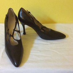 Vintage Giorgio Armani 3 1/4 Inch Heels In Dark Chocolate. Never Worn In Size 9 1/2 Armani Shoes, Shoes Vintage, 4 Inch Heels, Vintage Shoes, Giorgio Armani, Dark Chocolate, Character Shoes, Shoes Women Heels, 4 Inch