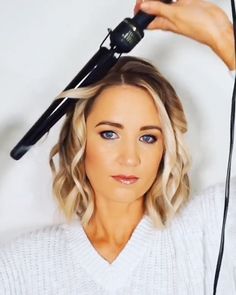 Stylish Trendy Wolf Haircut For Aesthetic - Inspiration Haircut Design Ideashttps://youtu.be/lL1TeLoW5aQ Short Hair Dos, Short Hair Lengths, Glamorous Hair, Peinados Fáciles Para Cabello Corto, Short Hair Tutorial, Penteado Cabelo Curto